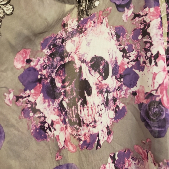 NWOTFloral Skull Top - Picture 7 of 7